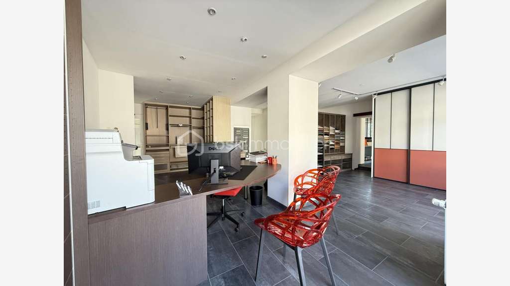 Vente joli local entretenu de 77m² à à Saint-Félix