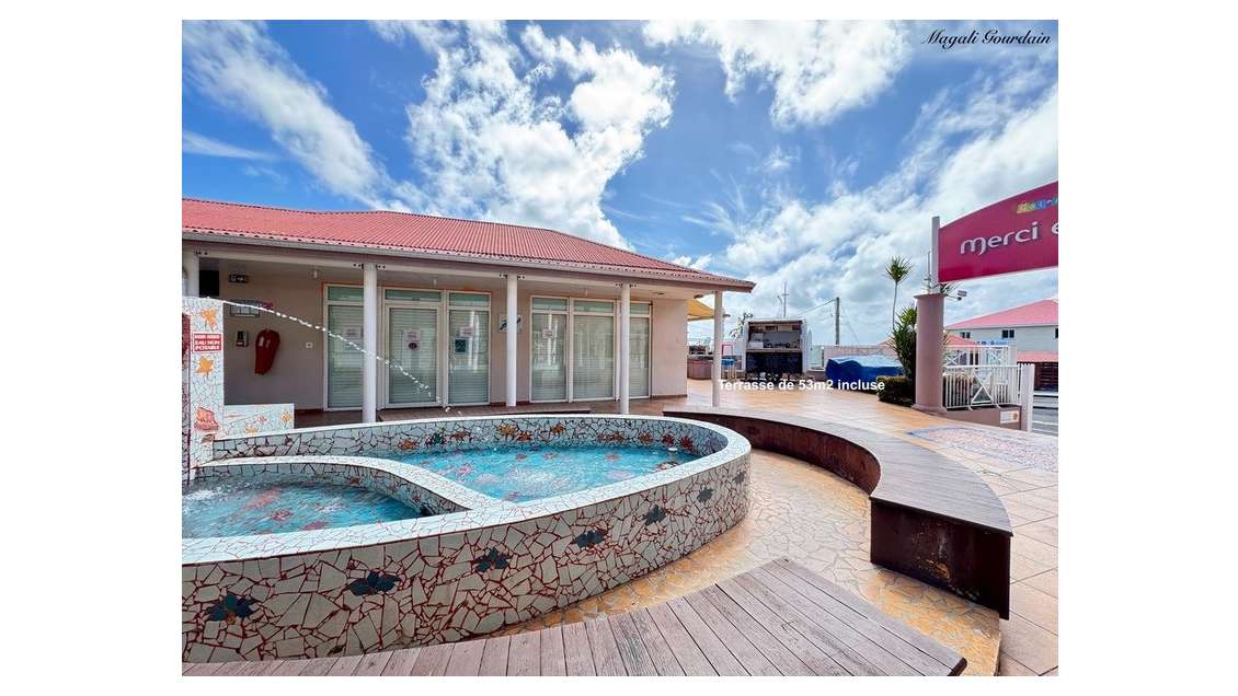 AV murs commerciaux 50m² empl strat Saint-François