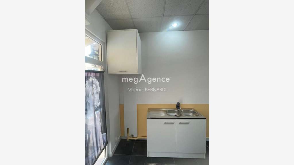AV murs commerciaux 25m² + 2 terrasses St François