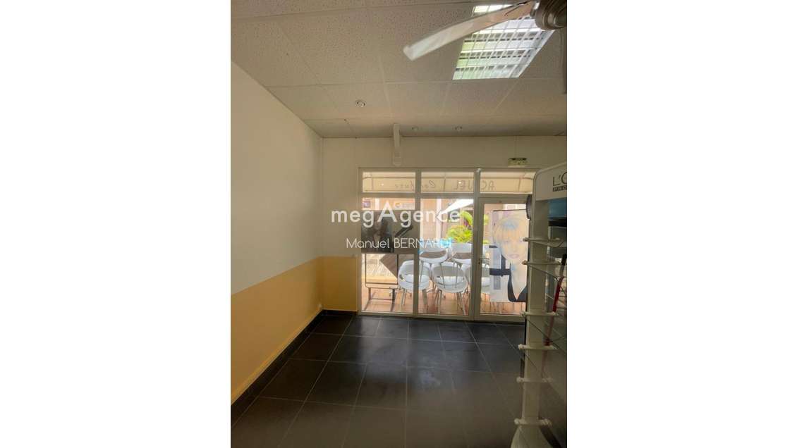 AV murs commerciaux 25m² + 2 terrasses St François