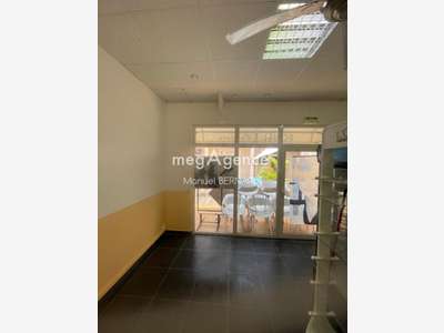 AV murs commerciaux 25m² + 2 terrasses St François