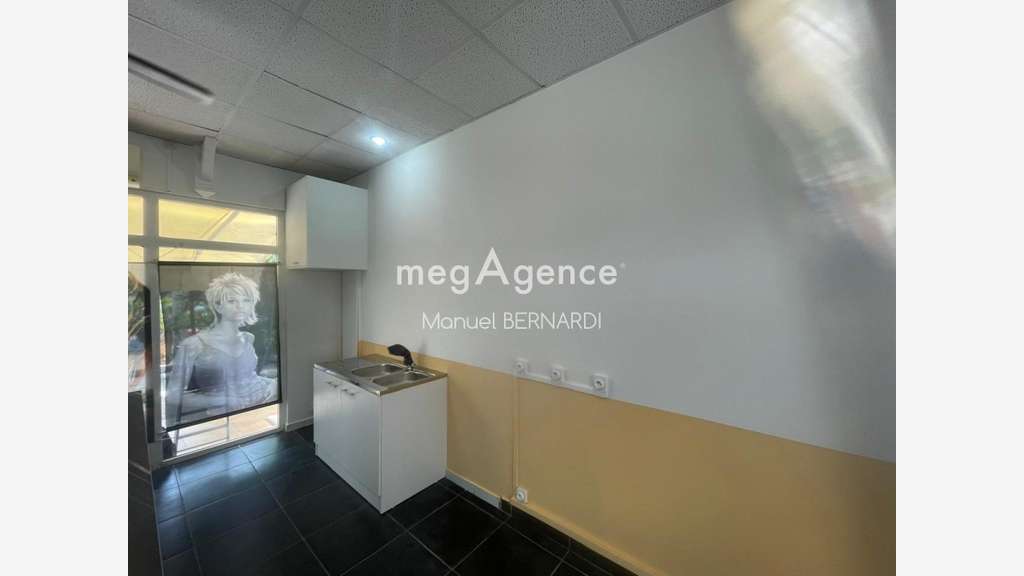 AV murs commerciaux 25m² + 2 terrasses St François