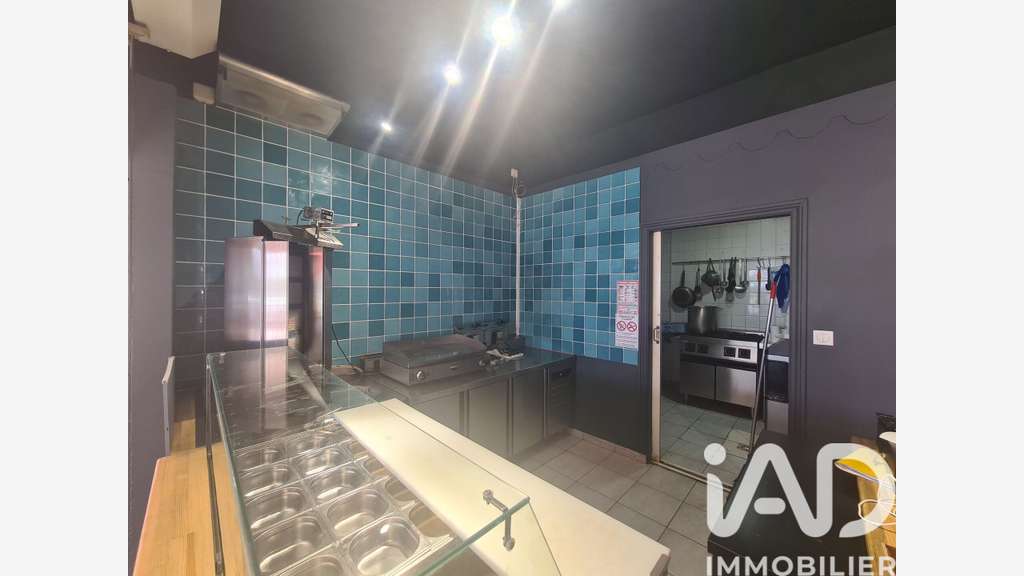 Vente 2 locaux commerciaux loués à Saint-François
