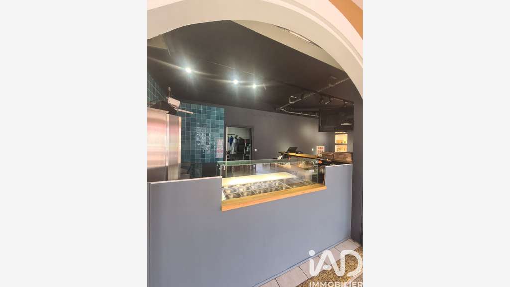 Vente 2 locaux commerciaux loués à Saint-François