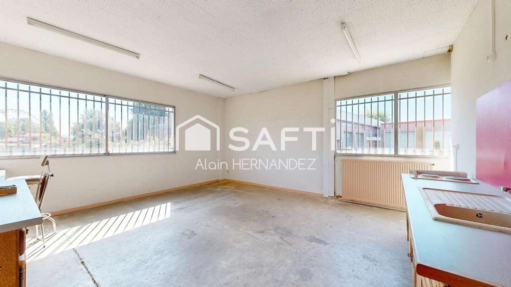 AV entrepôt 1121m² axe très passant à St-Gaudens