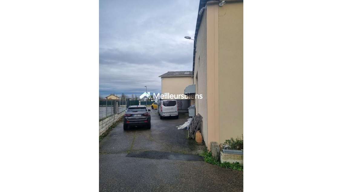 Vente local activité de 230m² à Saint-Genis-Laval
