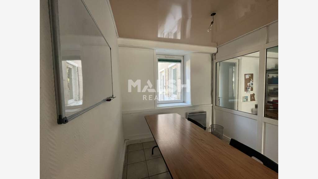 Local commercial 57m² à vendre à Saint-Genis-Laval