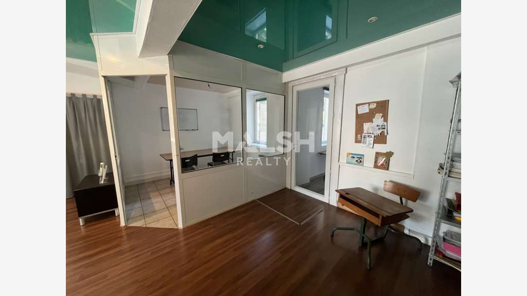 Local commercial 57m² à vendre à Saint-Genis-Laval