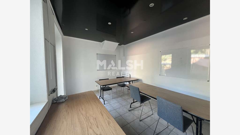 Local commercial 57m² à vendre à Saint-Genis-Laval