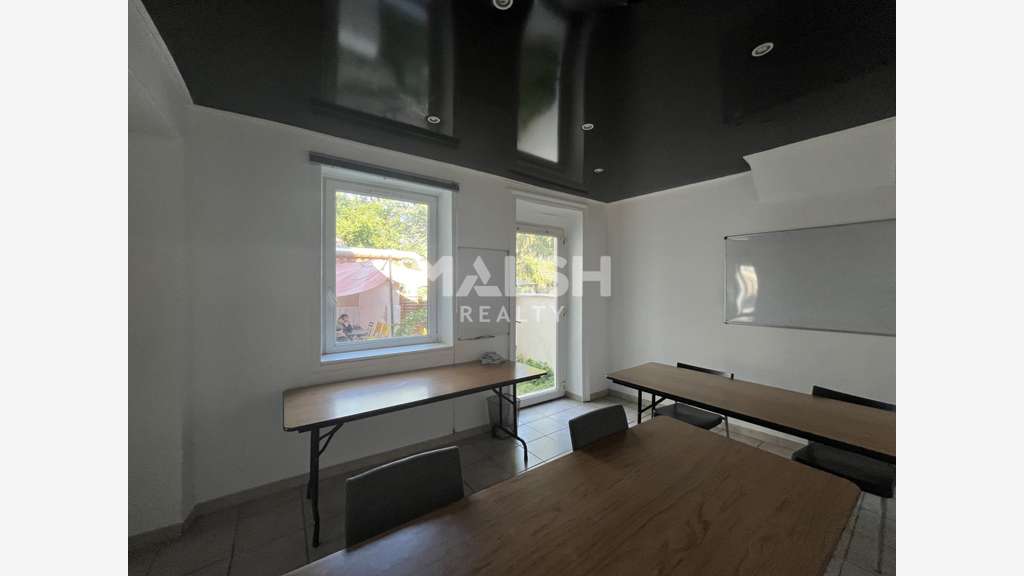 Local commercial 57m² à vendre à Saint-Genis-Laval