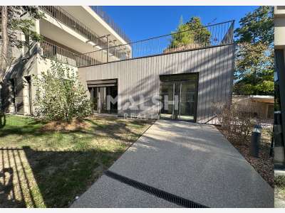 LOCAL COMMERCIAL - 149M² - À VENDRE - SAINT GENIS