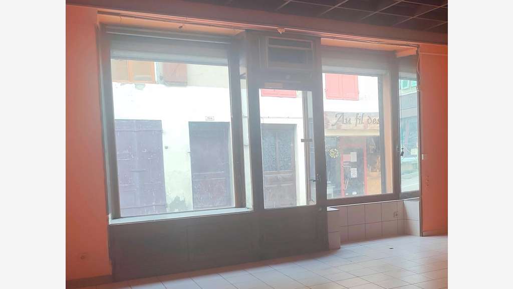 AV local commercial 62m² Saint-Geoire-en-Valdaine