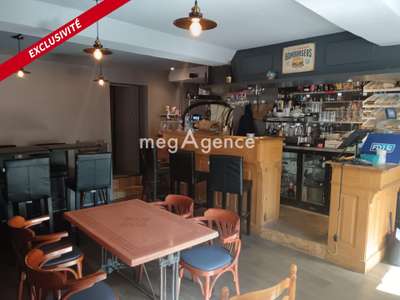 A vendre immeuble de 256m² et FDC bar à Tirepied