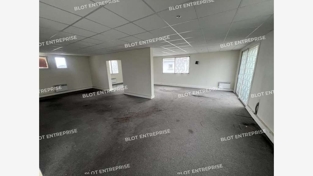 A vendre locaux commerciaux 450m² à Saint Herblain