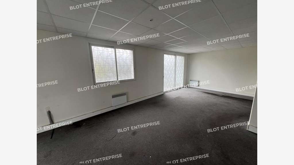A vendre locaux commerciaux 450m² à Saint Herblain