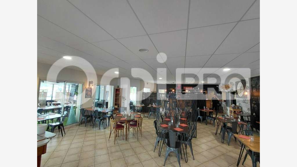 AV immeuble commercial 300m² à Saint-Hilaire