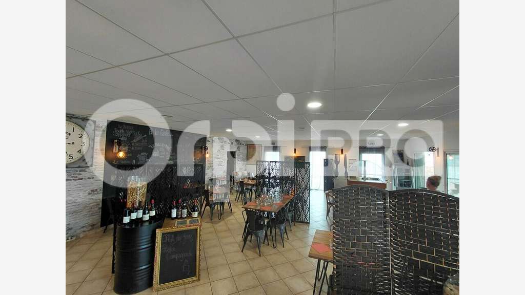 AV immeuble commercial 300m² à Saint-Hilaire