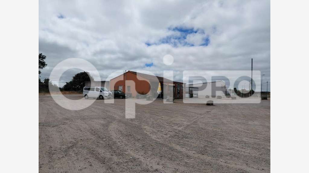 AV immeuble commercial 300m² à Saint-Hilaire