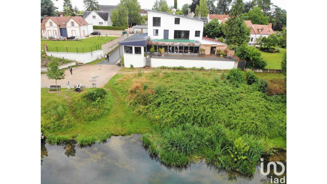 Murs commerciaux à Saint-Hilaire-Saint-Mesmin