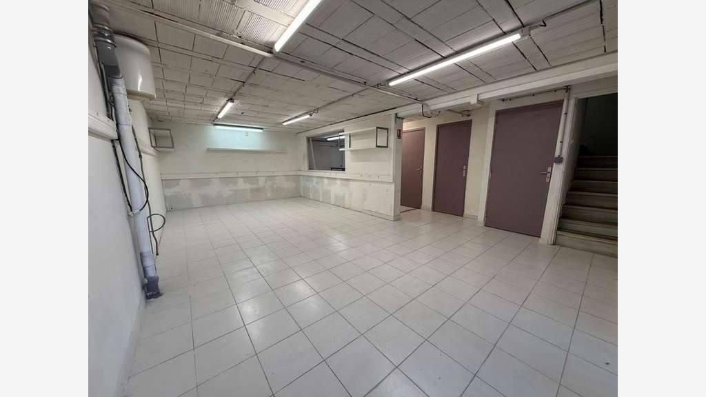 Vente local professionnel 153m² à Saint-Jean