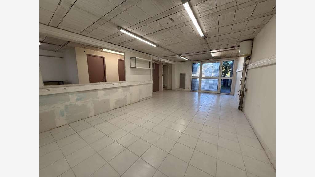 Vente local professionnel 153m² à Saint-Jean