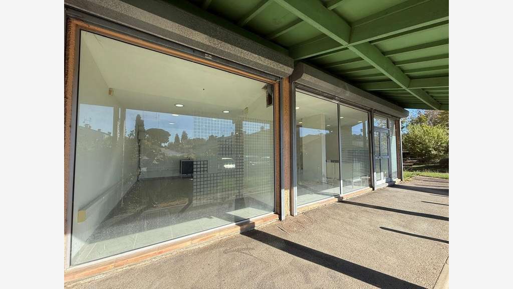 Vente local professionnel 153m² à Saint-Jean