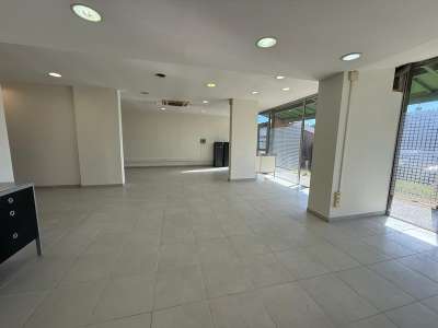Vente local professionnel 153m² à Saint-Jean