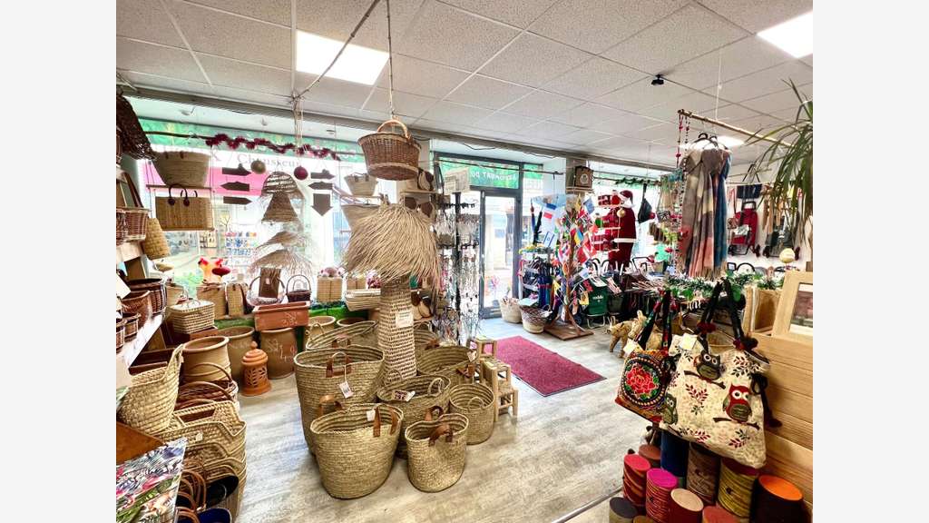AV local commercial 143m² centre St Jean d'Angély