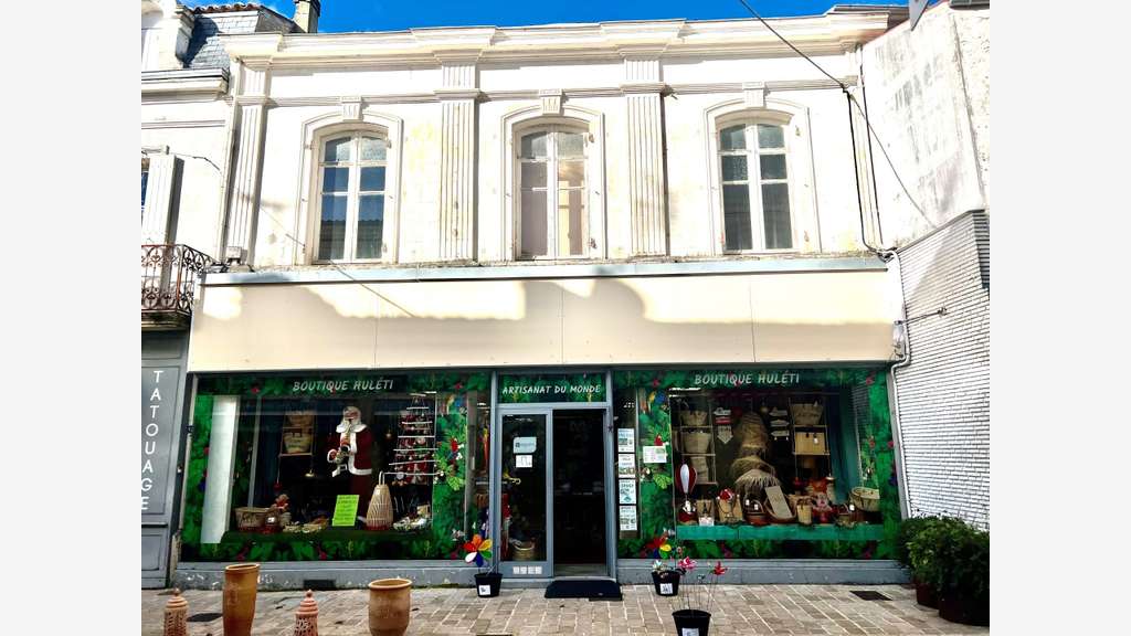 AV local commercial 143m² centre St Jean d'Angély