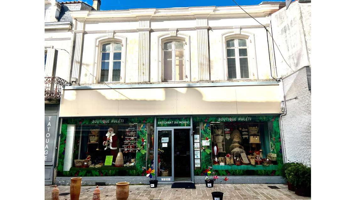 AV local commercial 143m² centre St Jean d'Angély
