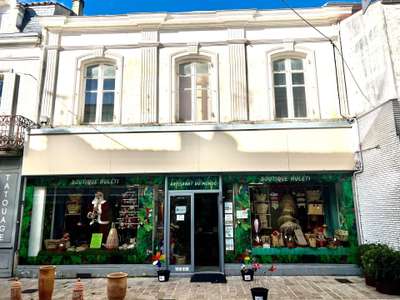 AV local commercial 143m² centre St Jean d'Angély