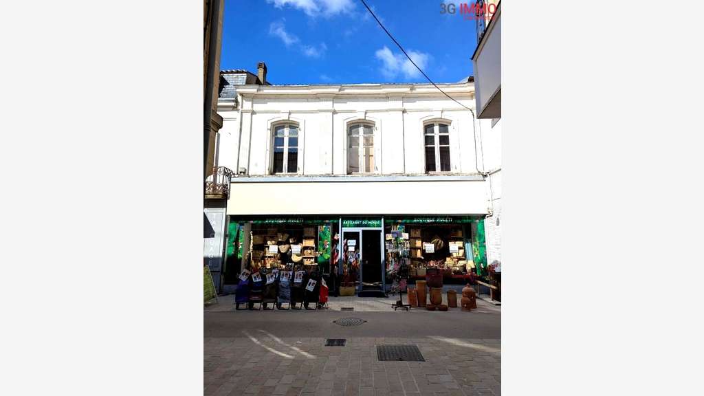 Vente murs + hab empl N°1 à Saint-Jean-d'Angély