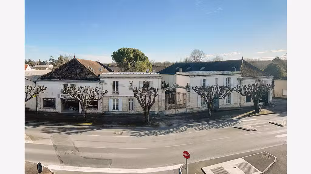 Vente immeuble mixte 1350m² à Saint-Jean-d'Angély