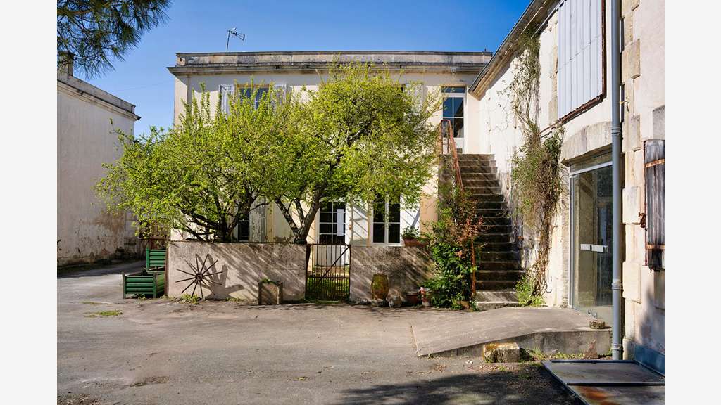 Vente immeuble mixte 1350m² à Saint-Jean-d'Angély