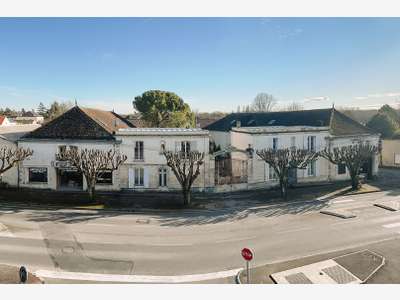 Vente immeuble mixte 1350m² à Saint-Jean-d'Angély