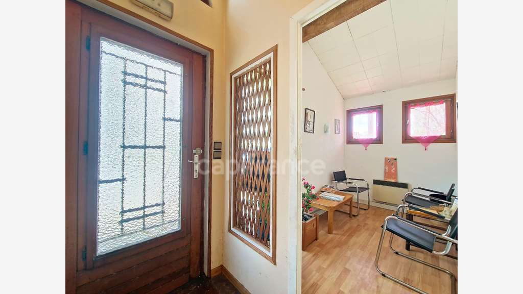 Immeuble mixte 193 m² avec cabinet indépendant - Q