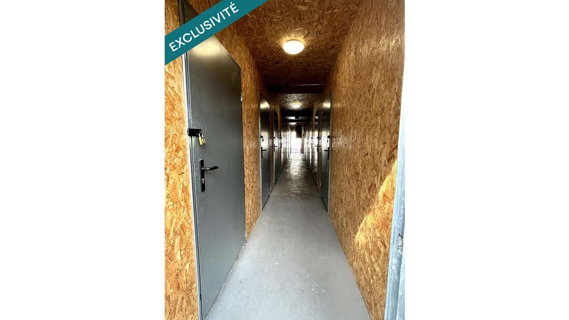 Vente local de 11 box 120m² Saint-Jean-la-poterie