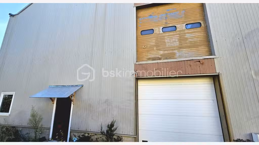 Local 444m² à Saint-Just-la-Pendue centre-bourg