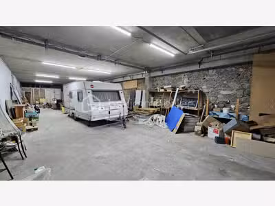 Local 444m² à Saint-Just-la-Pendue centre-bourg