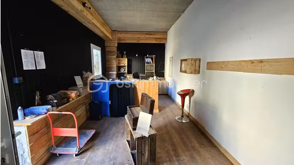 Local 444m² à Saint-Just-la-Pendue centre-bourg