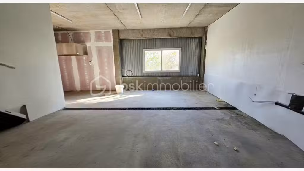 Local 444m² à Saint-Just-la-Pendue centre-bourg