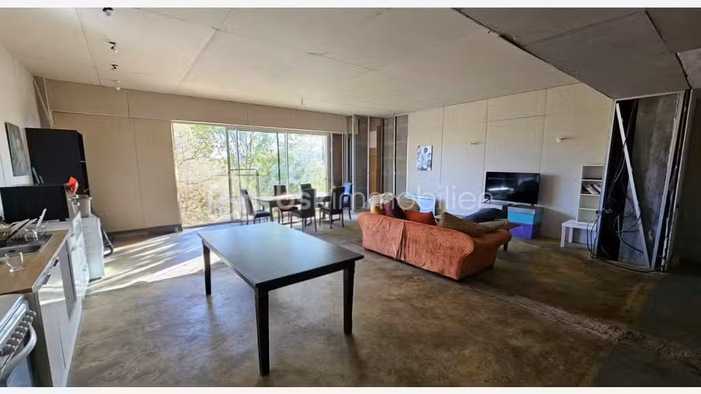 Local 444m² à Saint-Just-la-Pendue centre-bourg