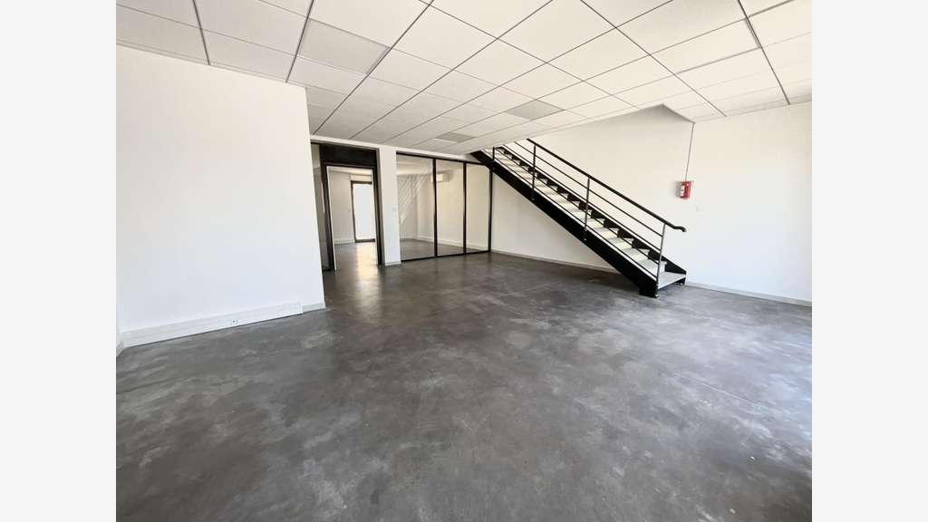 Vente bureaux 150m² à Saint-Laurent-de-Mure A432