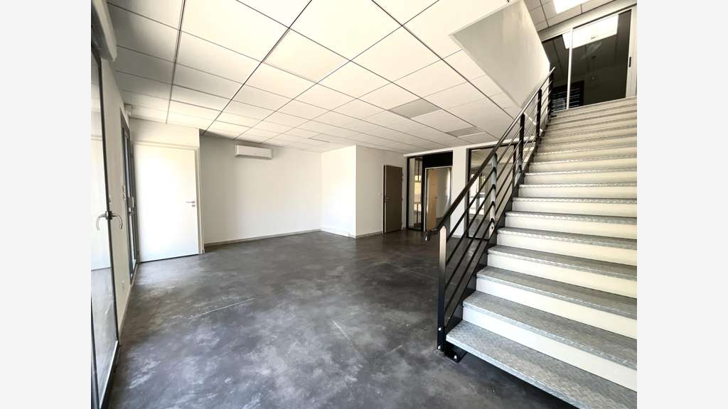 Vente bureaux 150m² à Saint-Laurent-de-Mure A432