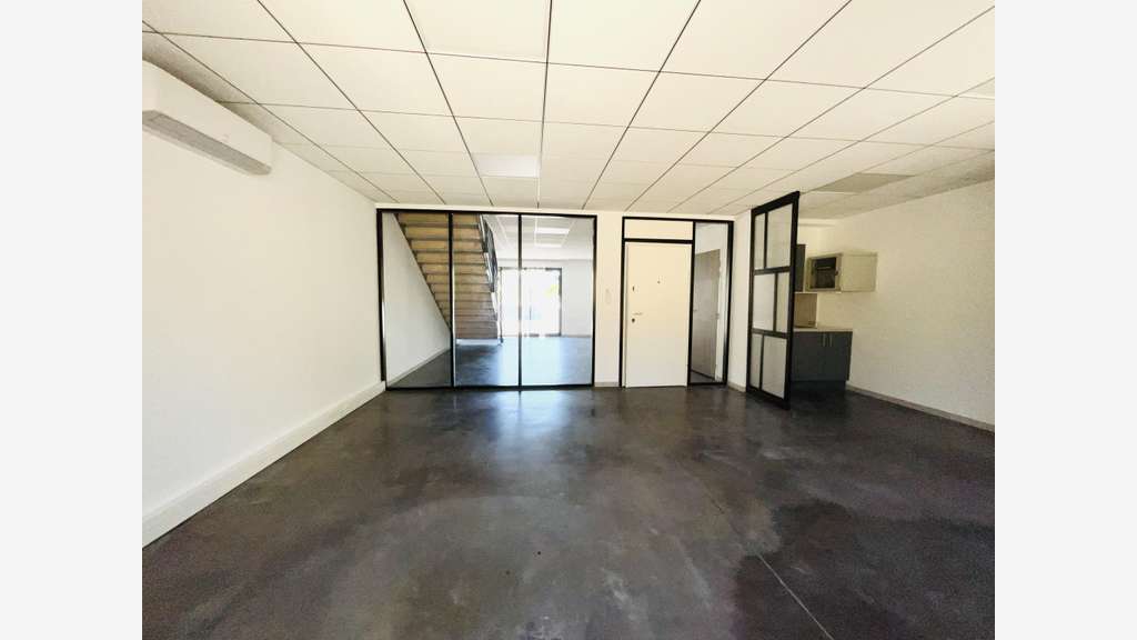 Vente bureaux 150m² à Saint-Laurent-de-Mure A432