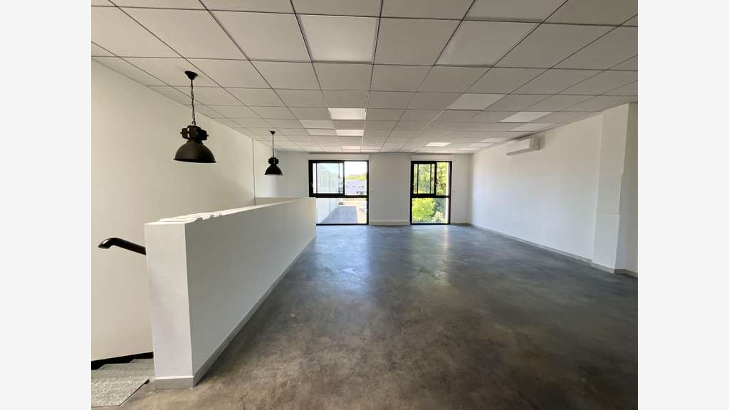 Vente bureaux 150m² à Saint-Laurent-de-Mure A432