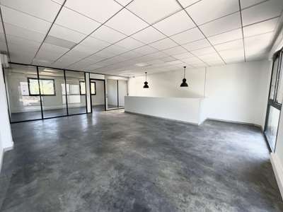 Vente bureaux 150m² à Saint-Laurent-de-Mure A432