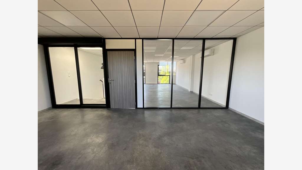Vente bureaux 150m² à Saint-Laurent-de-Mure A432