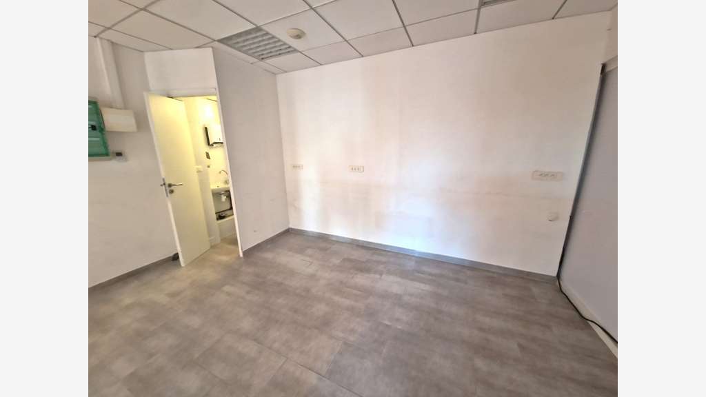 A vendre local commercial 69m² à St-Laurent-du-Var