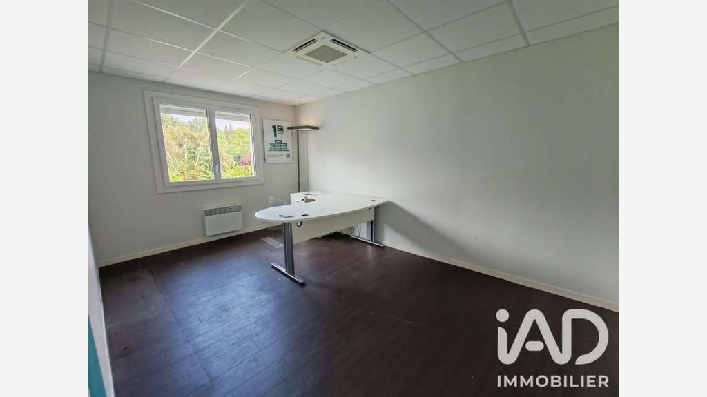 Vente local commercial à Saint Laurent sur Forre